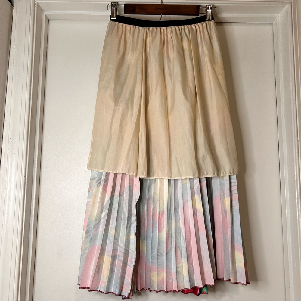 Multicolored Abstract Satin Pleated Skirt - Size Small - Picture 6 of 11